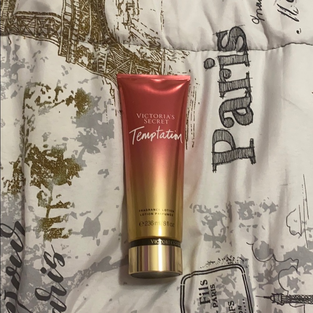 Victoria’s Secret body lotion